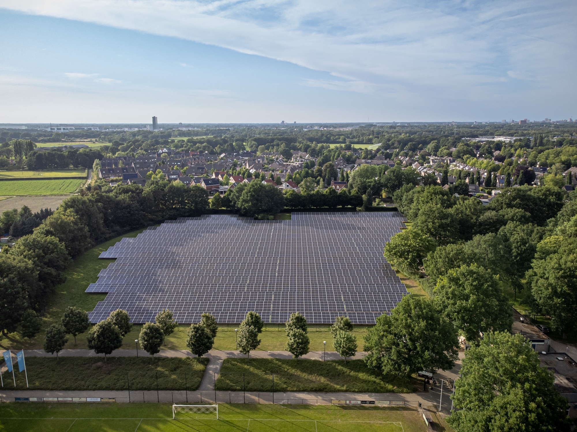 Luchtfoto van Zonnepark Waalre 