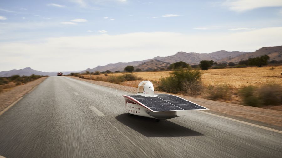 Vorige editie van de zonne-auto: RED Horizon, tijdens de European Solar Challenge in Marokko.